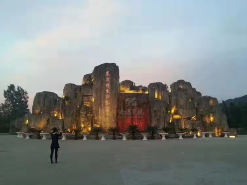 音樂噴泉公司，北京噴泉公司，噴泉設(shè)計公司，音樂噴泉廠家，噴泉施工廠家，噴泉設(shè)備生產(chǎn)廠家，保定噴泉公司，音樂噴泉廠，音樂噴泉，仿木欄桿，仿木欄桿廠家，水泥欄桿廠家，混凝土仿木樁，仿木樁廠家，塑石假山，塑石假山公司，水泥假山施工公司